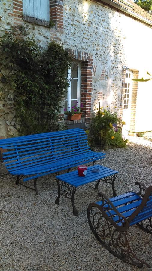 Les 3 Roses Bed & Breakfast Villeneuve-sur-Yonne Exterior photo